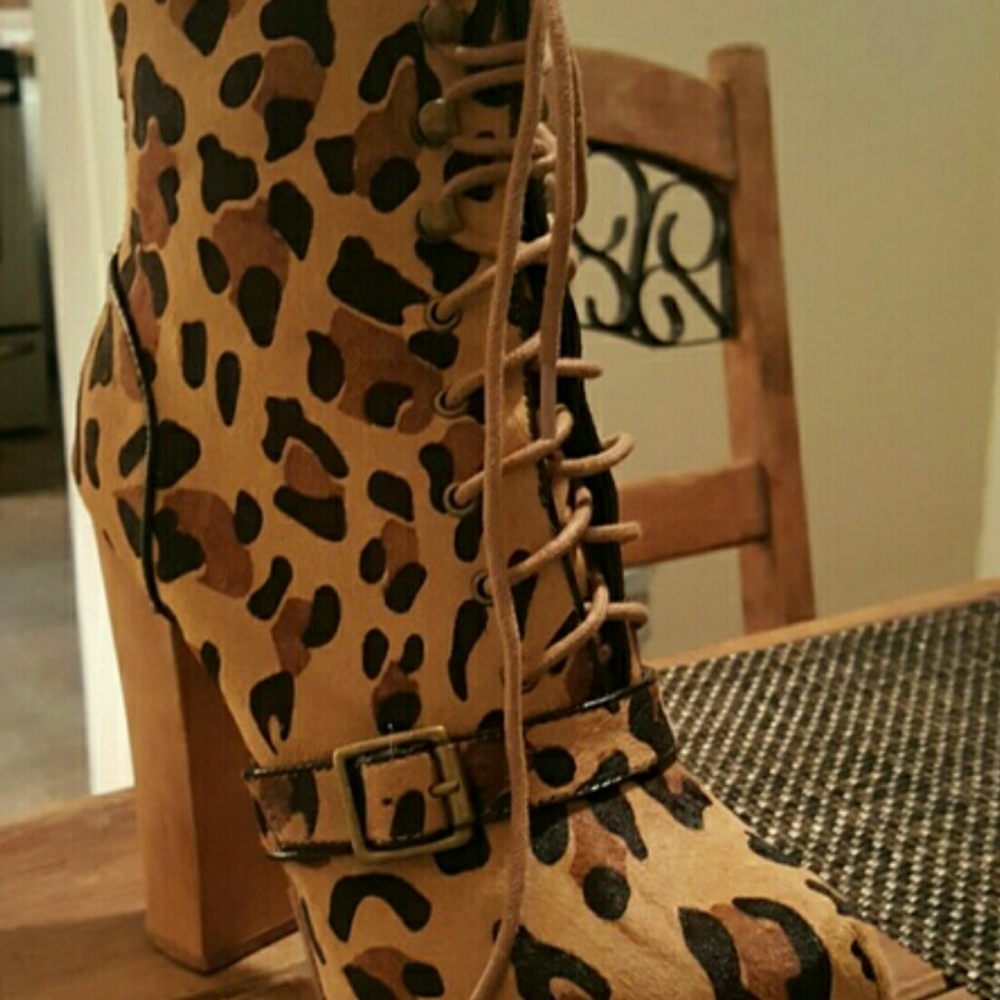 Steve Madden Leopard print boots (fits like 8)